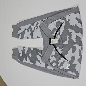 Under Armour, Youth Medium, Gray Army look sweatpants
